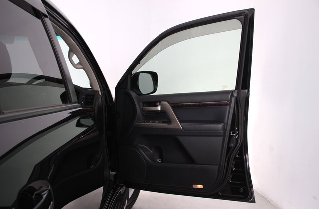 トヨタランドクルーザーAX G 60thブラックレザーセレクション