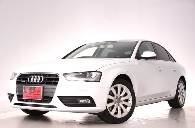 アウディA42.0 TFSI クワトロ