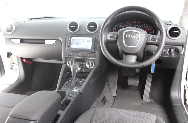 アウディA3スポーツバック1.8TFSI