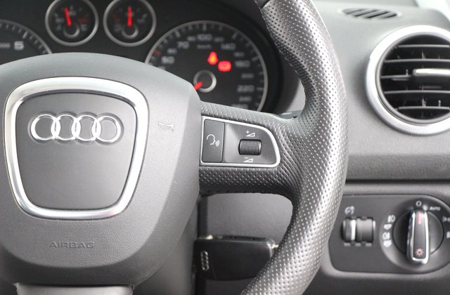 アウディA3スポーツバック1.8TFSI