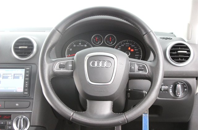 アウディA3スポーツバック1.8TFSI