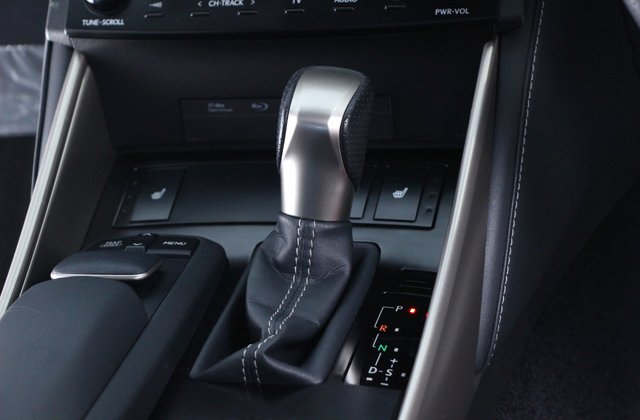 レクサスISハイブリッドIS300h Fスポーツ