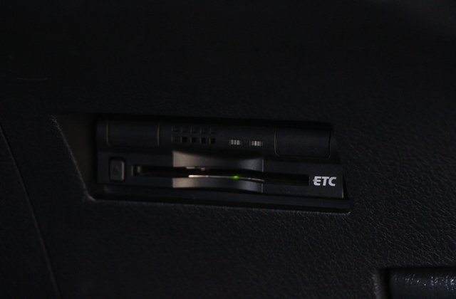 トヨタカローラフィールダーハイブリッドG W×B