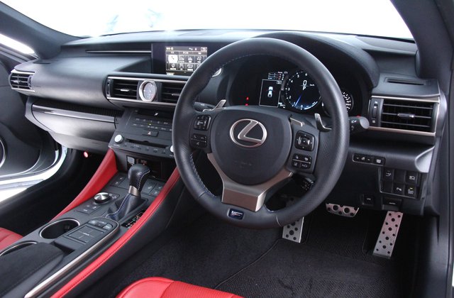 レクサスRCFベースグレード