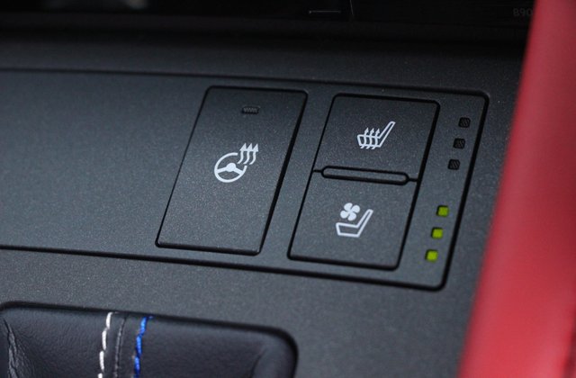 レクサスRCFベースグレード