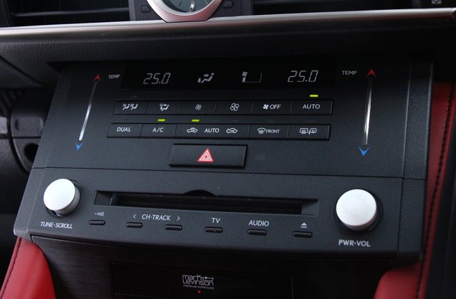 レクサスRCFベースグレード