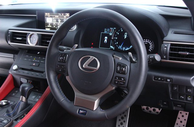 レクサスRCFベースグレード