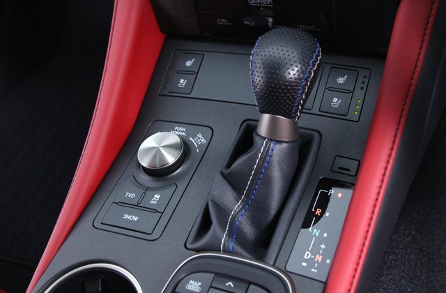 レクサスRCFベースグレード