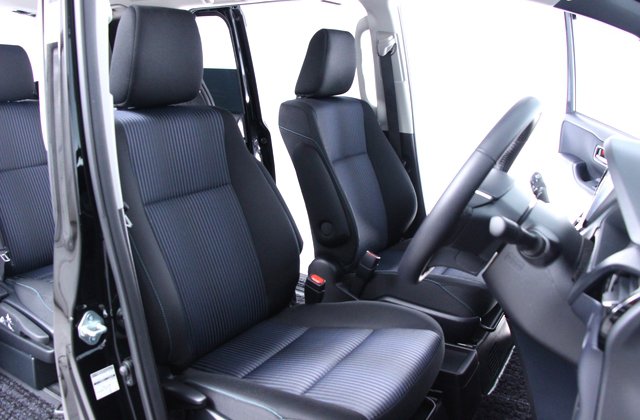 トヨタヴォクシーハイブリッド ZS 煌II