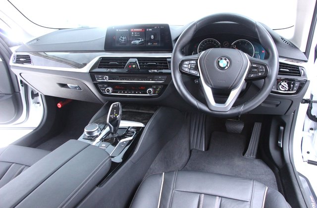 BMW5シリーズ523d ラグジュアリー