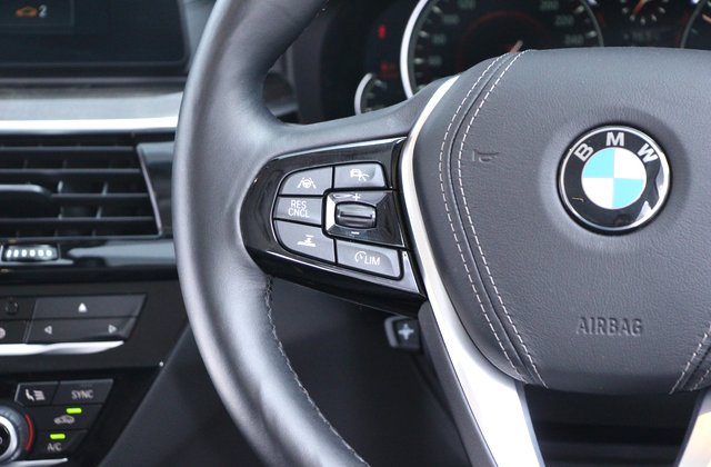 BMW5シリーズ523d ラグジュアリー