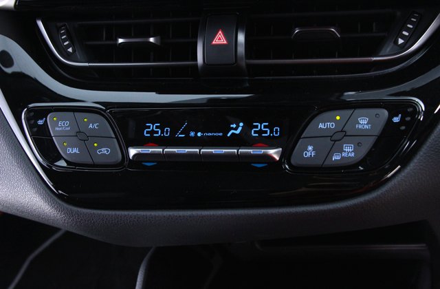 トヨタCHRハイブリッドG LEDエディション