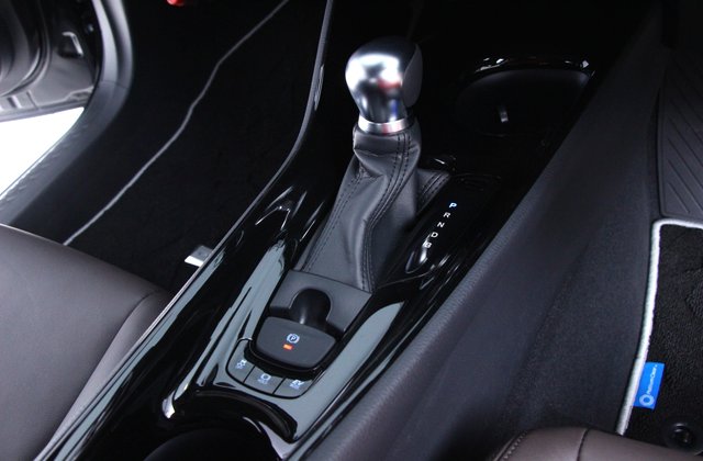 トヨタCHRハイブリッドG LEDエディション