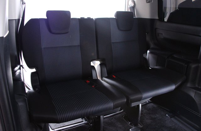 トヨタヴォクシーハイブリッド ZS 煌II