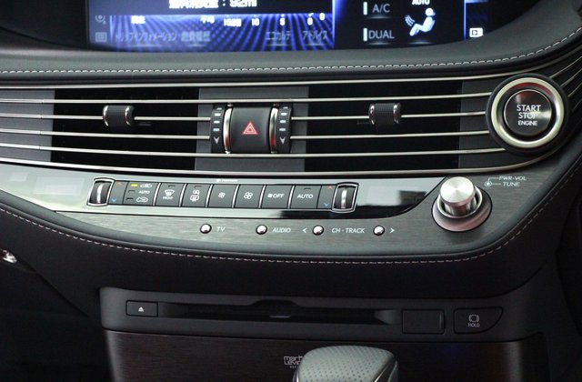 レクサスLS500 Fスポーツ AWD