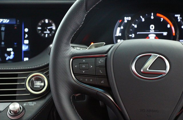 レクサスLS500 Fスポーツ AWD