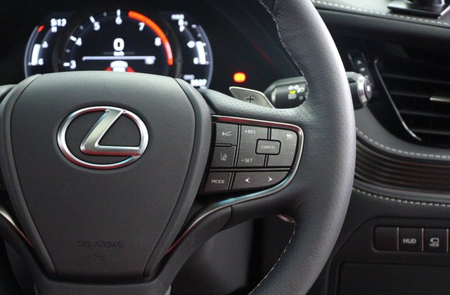 レクサスLS500 Fスポーツ AWD