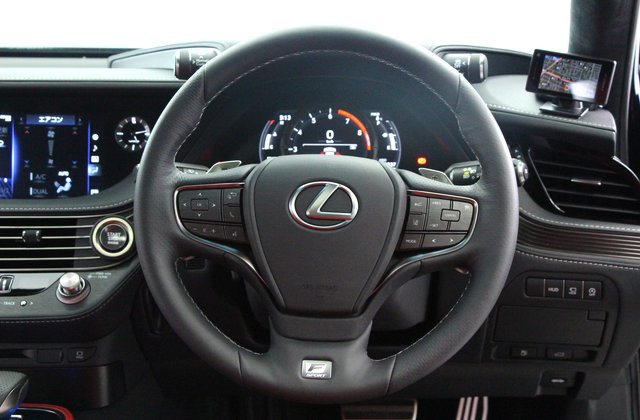 レクサスLS500 Fスポーツ AWD