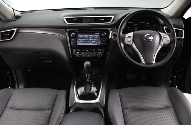 ニッサンエクストレイル20Xt エマージェンシーブレーキパッケージ