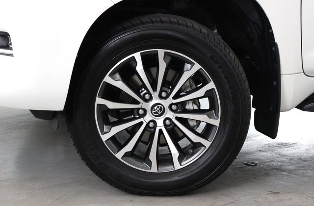 トヨタランドクルーザープラドTX Lパッケージ