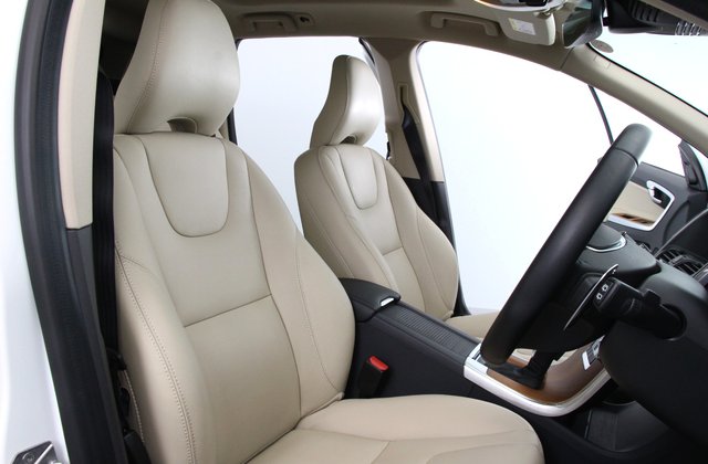 ボルボXC60D4 クラシック