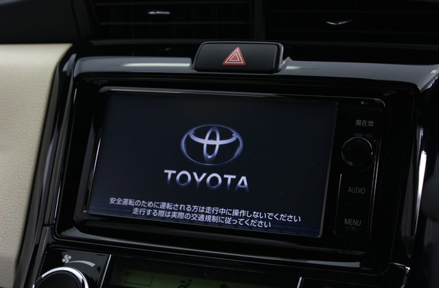 トヨタカローラフィールダーハイブリッドG W×B