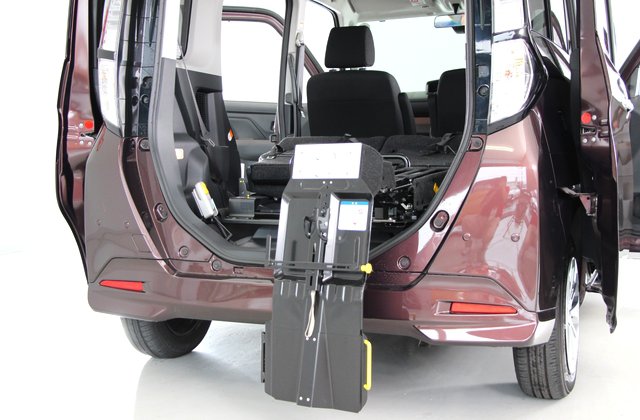 トヨタタンクG S 助手席リフトアップシート車  車いす収納固定(Bタイプ)