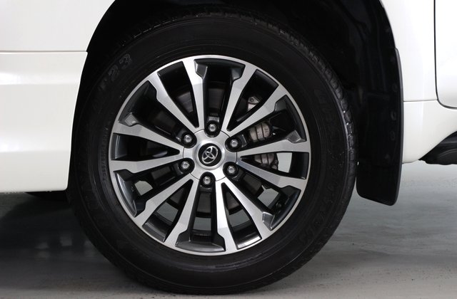 トヨタランドクルーザープラドTX Lパッケージ