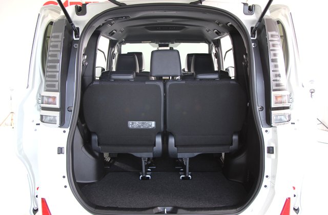 トヨタヴォクシーZS 煌III  決算SALE車