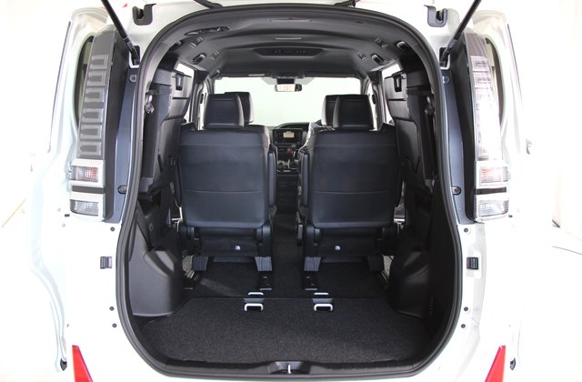 トヨタヴォクシーZS 煌III  決算SALE車