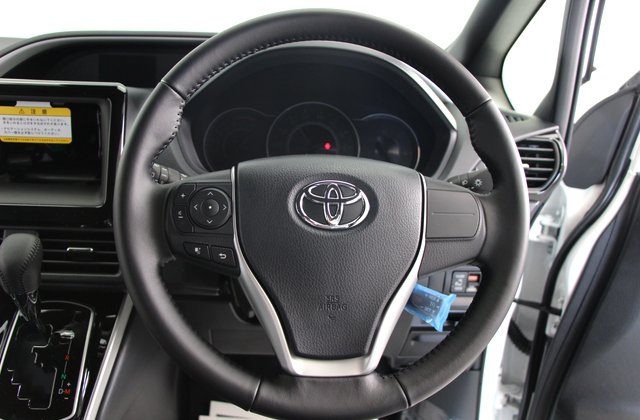 トヨタヴォクシーZS 煌III  決算SALE車