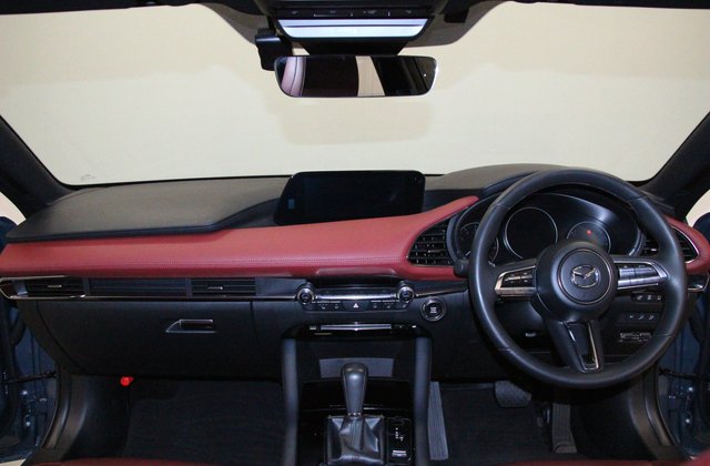 マツダMAZDA3ファストバック20S バーガンディセレクション
