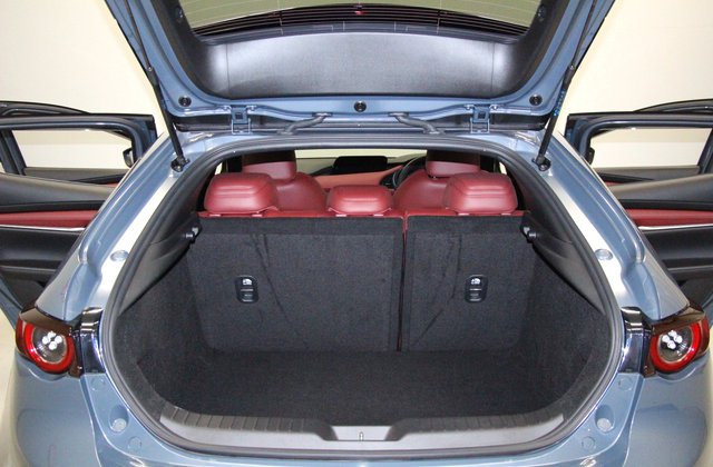 マツダMAZDA3ファストバック20S バーガンディセレクション