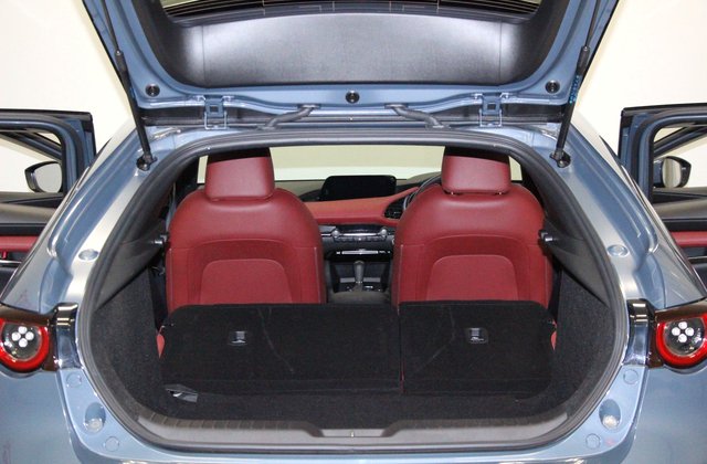 マツダMAZDA3ファストバック20S バーガンディセレクション