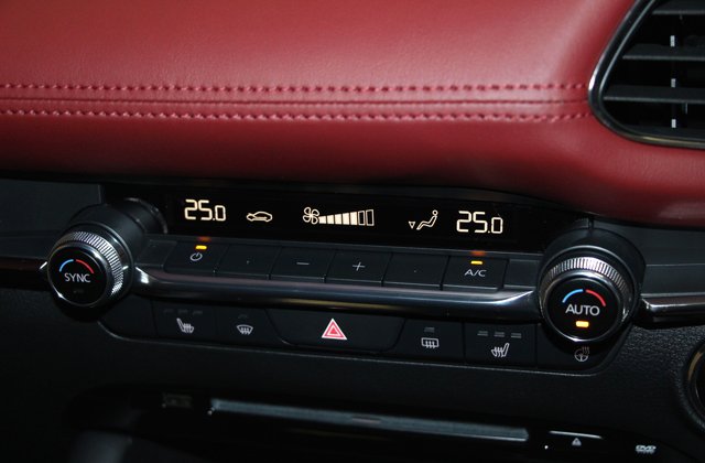 マツダMAZDA3ファストバック20S バーガンディセレクション
