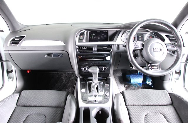 アウディA4アバント2.0TFSI Sライン
