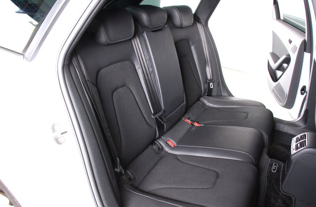 アウディA4アバント2.0TFSI Sライン