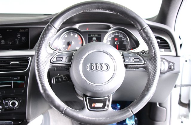アウディA4アバント2.0TFSI Sライン