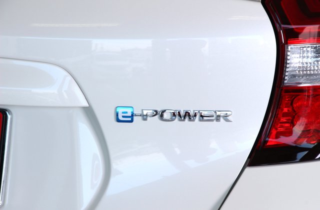 ニッサンノートe-power X ブラックアロー