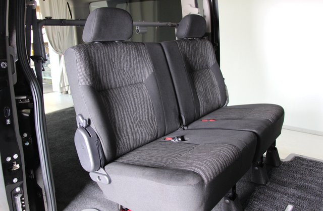 ニッサンNV350キャラバンプレミアムGX アーバンクロム