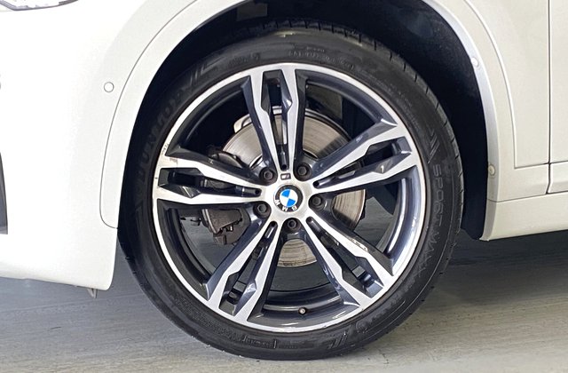 BMWX1sDrive 18i Mスポーツ