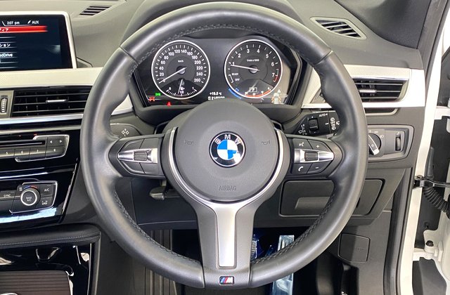 BMWX1sDrive 18i Mスポーツ