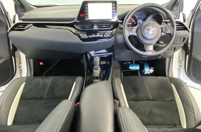 トヨタCHRS GRスポーツ