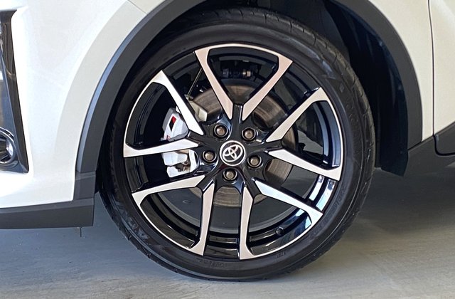 トヨタCHRS GRスポーツ