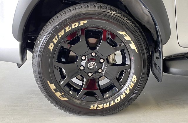 トヨタハイラックスZ ブラックラリーエディション