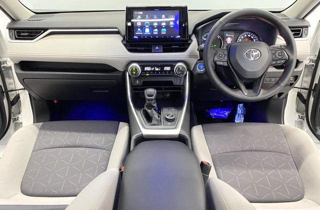 トヨタRAV4ハイブリッドX