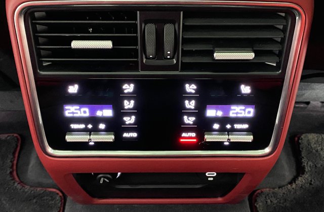 ポルシェカイエンクーペ Eハイブリッド ティプトロニックS