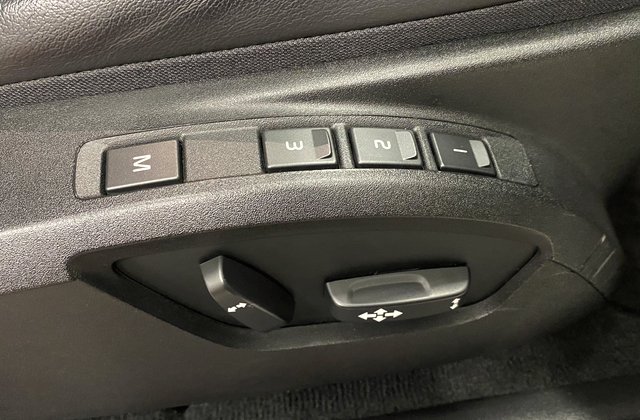 ボルボV40T3 インスクリプション