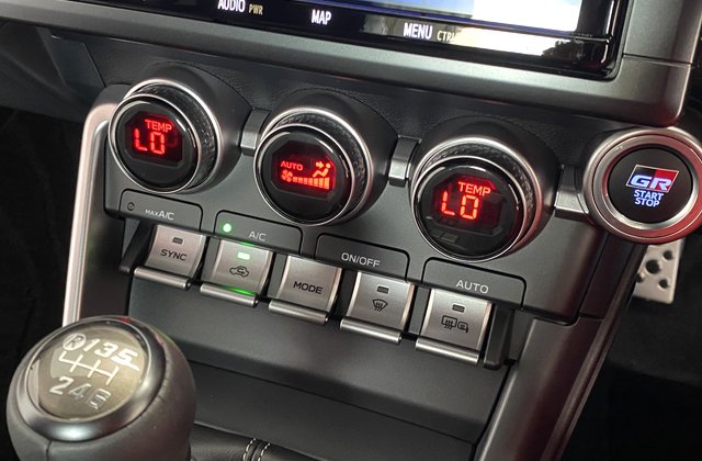 トヨタGR86RZ