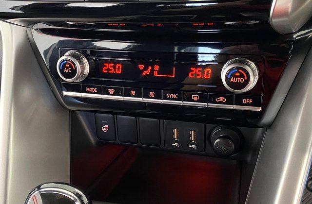 ミツビシエクリプスクロスPHEV P